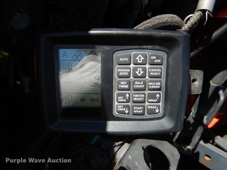 image for item ES9609 2016 New Holland Rollbelt 460 round baler