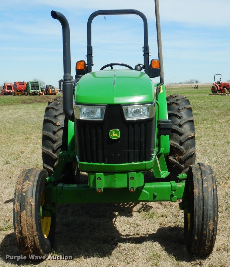 image for item ES9615 2017 John Deere 5045E tractor