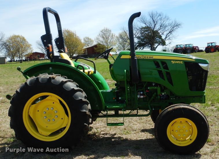 image for item ES9615 2017 John Deere 5045E tractor