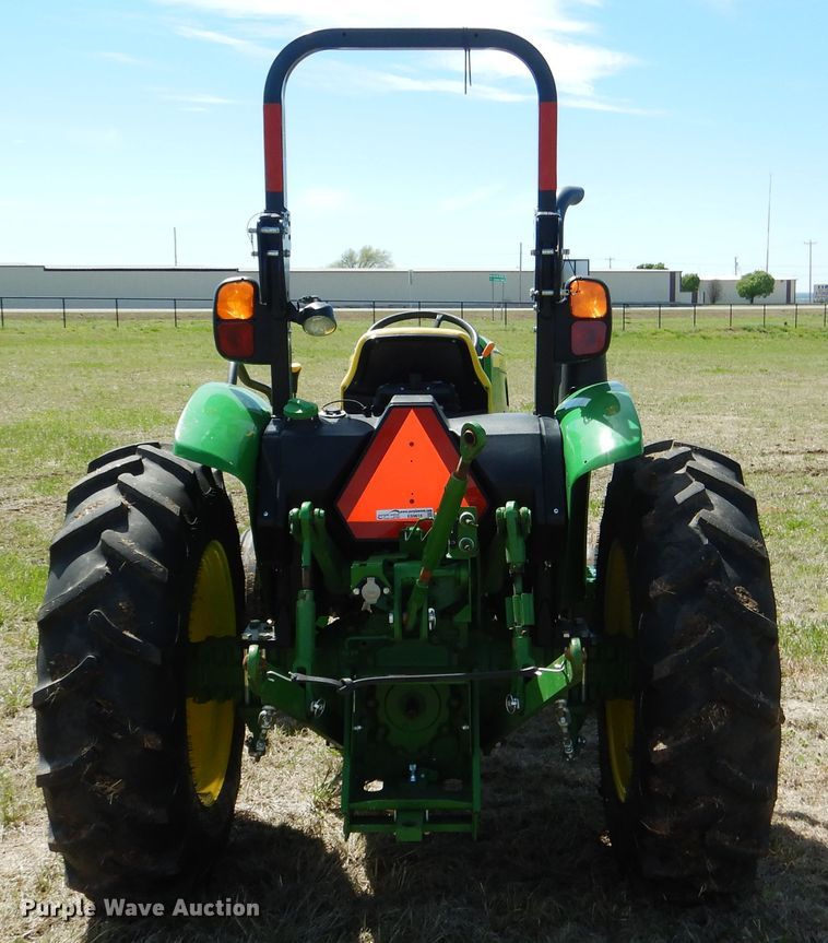 image for item ES9615 2017 John Deere 5045E tractor