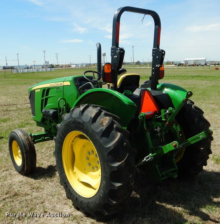 image for item ES9615 2017 John Deere 5045E tractor
