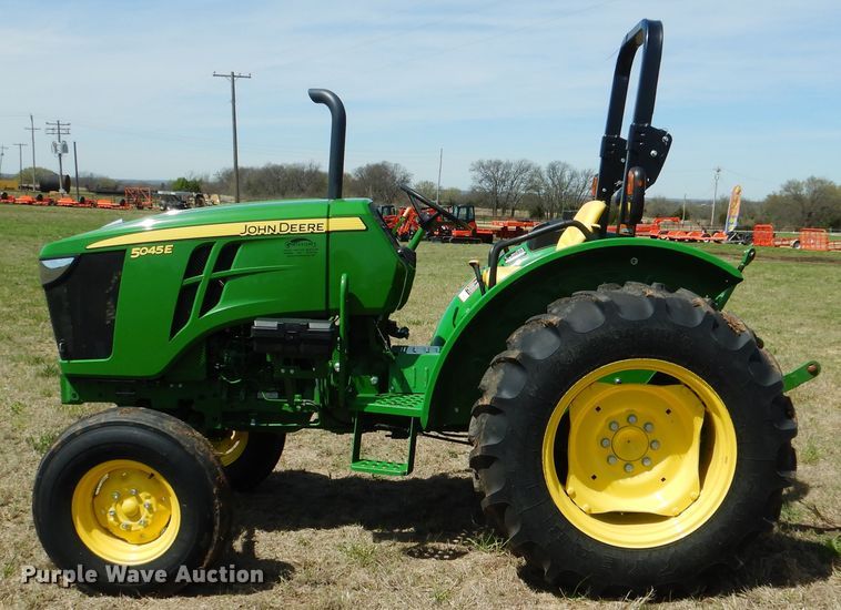 image for item ES9615 2017 John Deere 5045E tractor