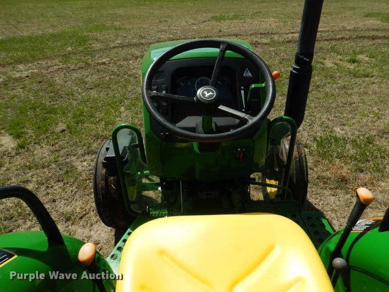 image for item ES9615 2017 John Deere 5045E tractor