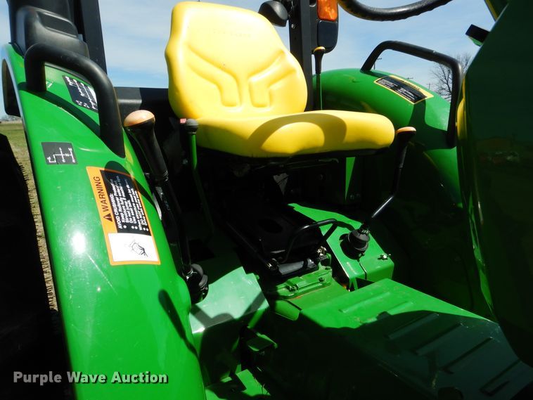 image for item ES9615 2017 John Deere 5045E tractor