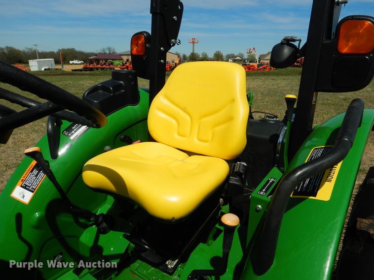 image for item ES9615 2017 John Deere 5045E tractor