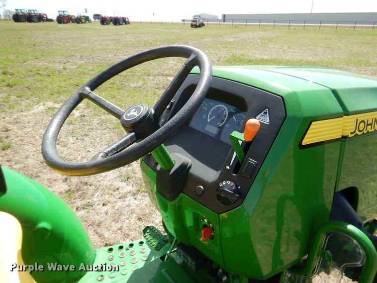 image for item ES9615 2017 John Deere 5045E tractor