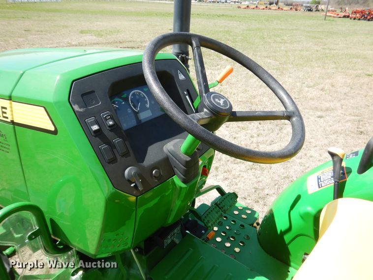 image for item ES9615 2017 John Deere 5045E tractor