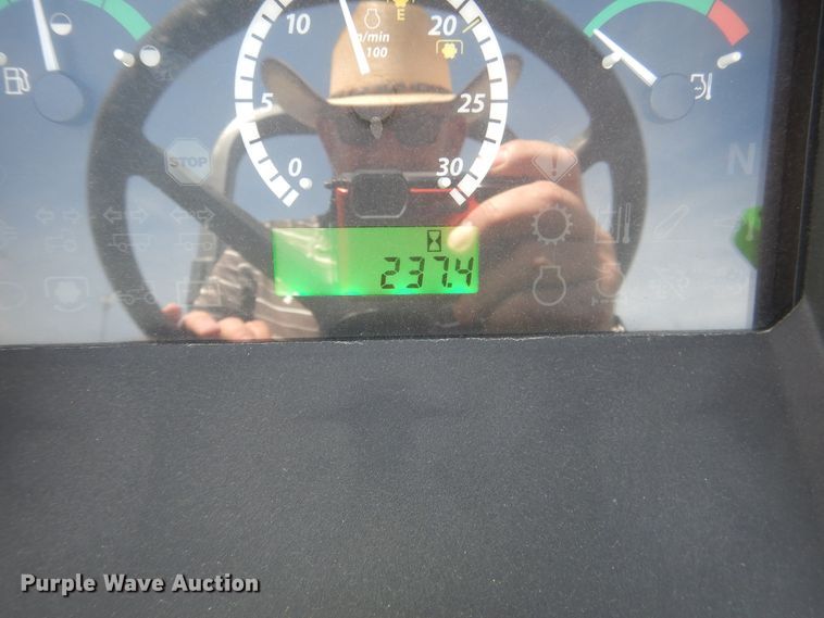 image for item ES9615 2017 John Deere 5045E tractor