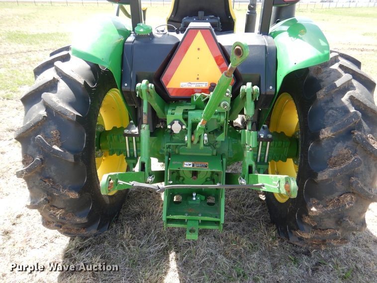 image for item ES9615 2017 John Deere 5045E tractor