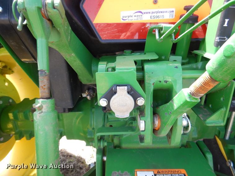 image for item ES9615 2017 John Deere 5045E tractor