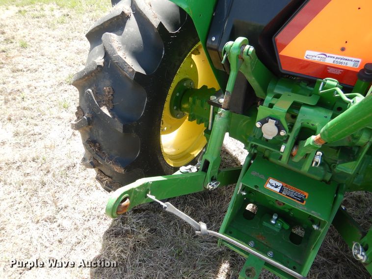 image for item ES9615 2017 John Deere 5045E tractor