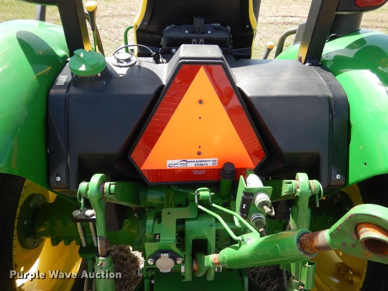 image for item ES9615 2017 John Deere 5045E tractor