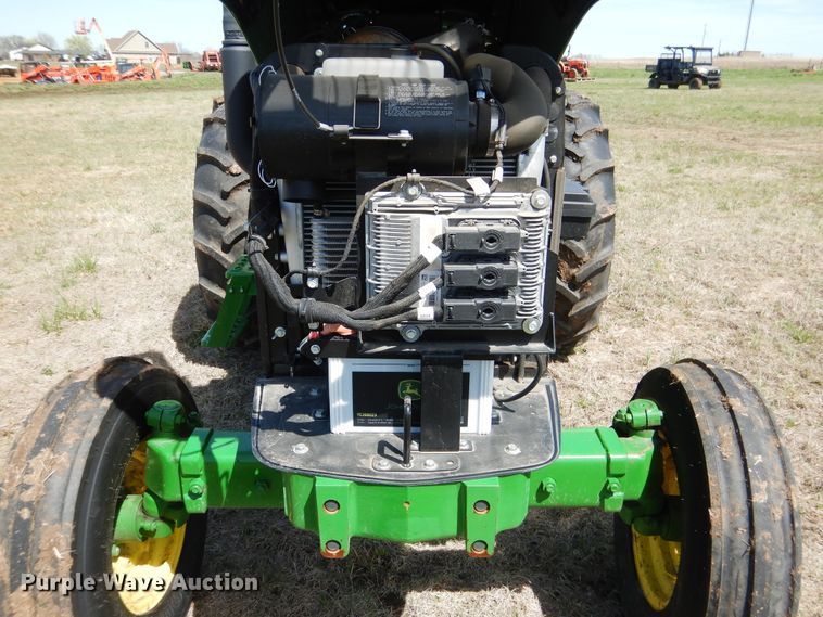 image for item ES9615 2017 John Deere 5045E tractor