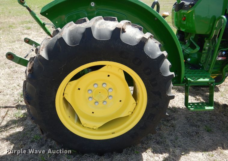 image for item ES9615 2017 John Deere 5045E tractor
