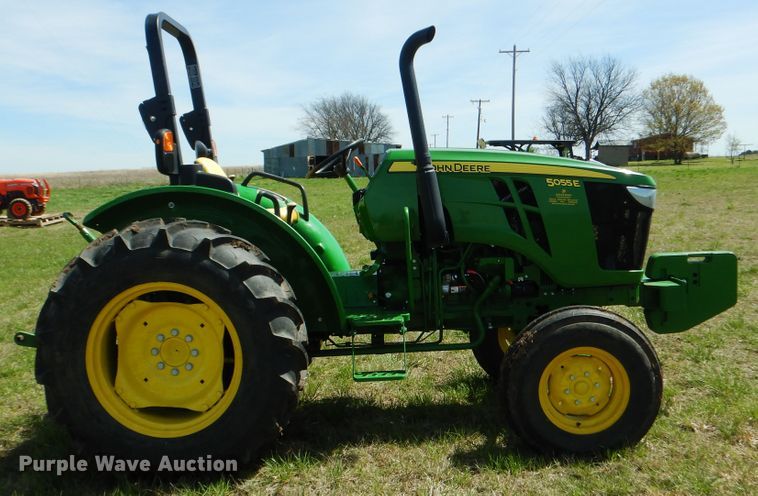 image for item ES9616 2017 John Deere 5055E tractor