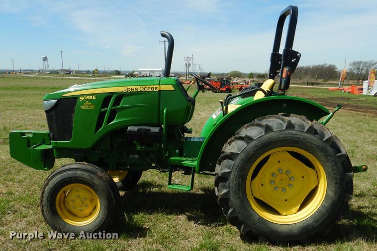 image for item ES9616 2017 John Deere 5055E tractor