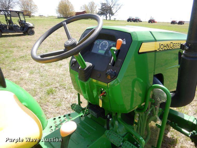 image for item ES9616 2017 John Deere 5055E tractor