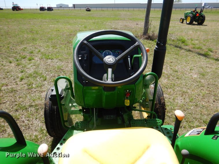 image for item ES9616 2017 John Deere 5055E tractor