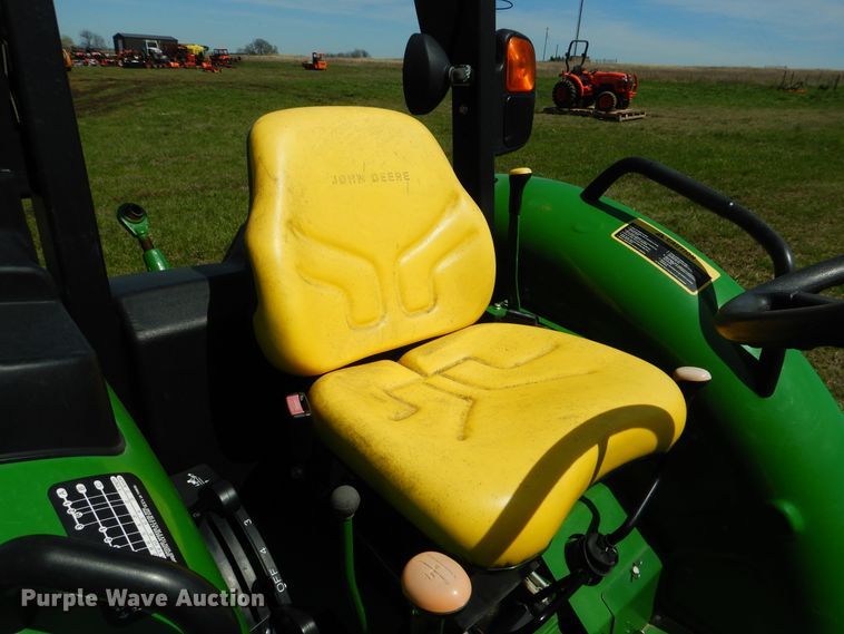 image for item ES9616 2017 John Deere 5055E tractor