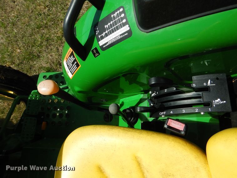 image for item ES9616 2017 John Deere 5055E tractor