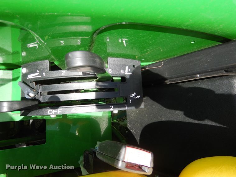 image for item ES9616 2017 John Deere 5055E tractor