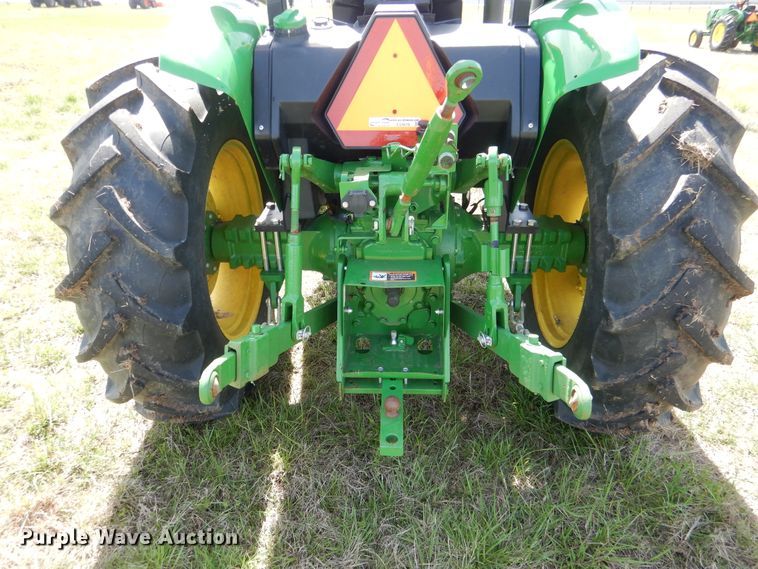 image for item ES9616 2017 John Deere 5055E tractor