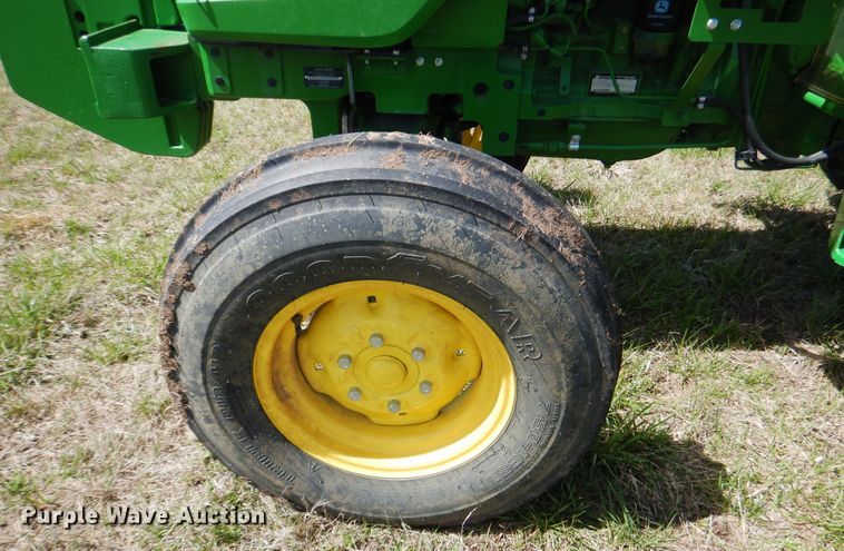 image for item ES9616 2017 John Deere 5055E tractor