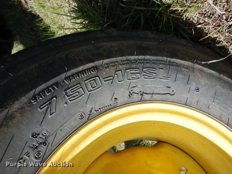 image for item ES9616 2017 John Deere 5055E tractor