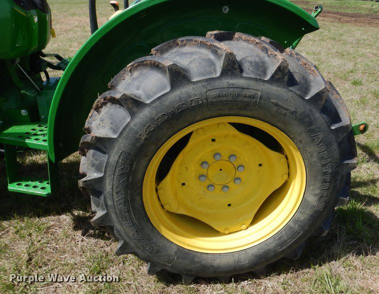 image for item ES9616 2017 John Deere 5055E tractor