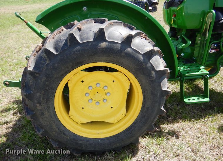 image for item ES9616 2017 John Deere 5055E tractor