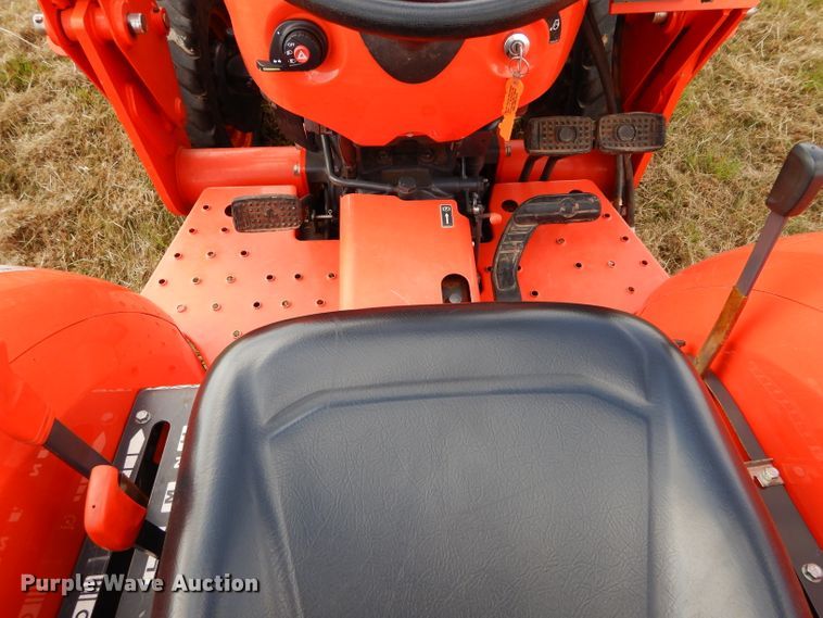 image for item GC9639 2017 Kubota L3901 MFWD tractor