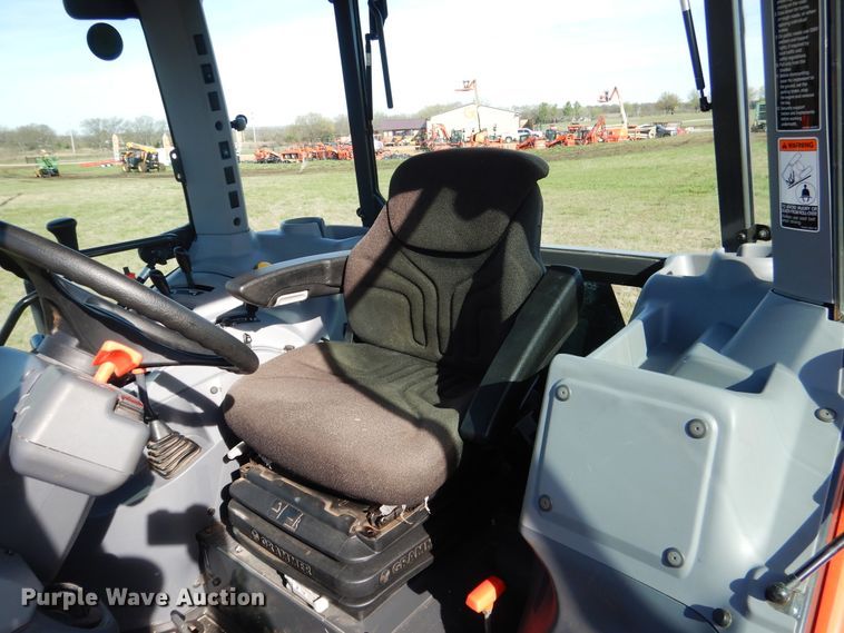 image for item GC9655 2017 Kubota M5-111D MFWD tractor