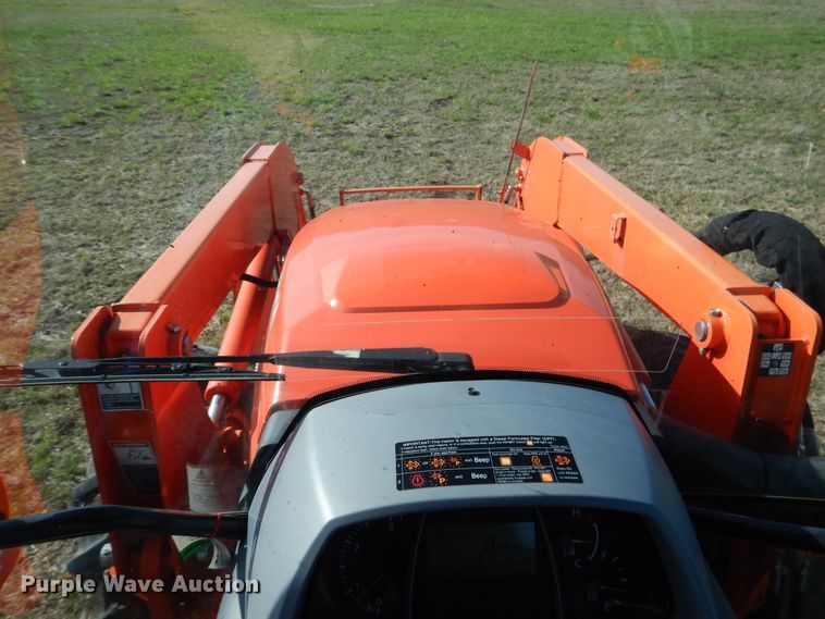 image for item GC9655 2017 Kubota M5-111D MFWD tractor