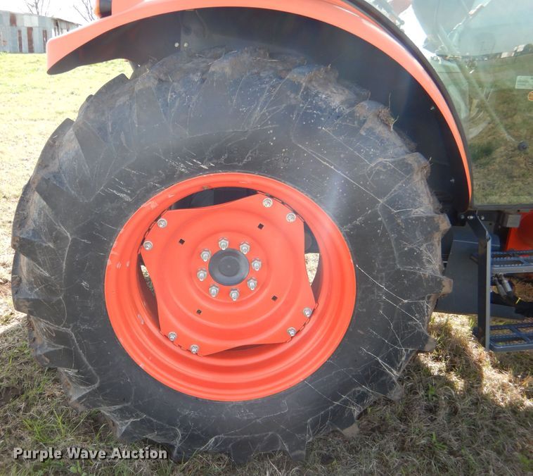 image for item GC9655 2017 Kubota M5-111D MFWD tractor