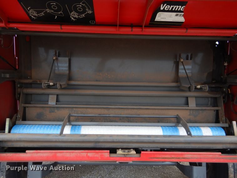 image for item GK9166 2014 Massey-Ferguson 2956A round baler