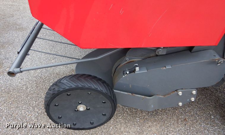 image for item GK9166 2014 Massey-Ferguson 2956A round baler