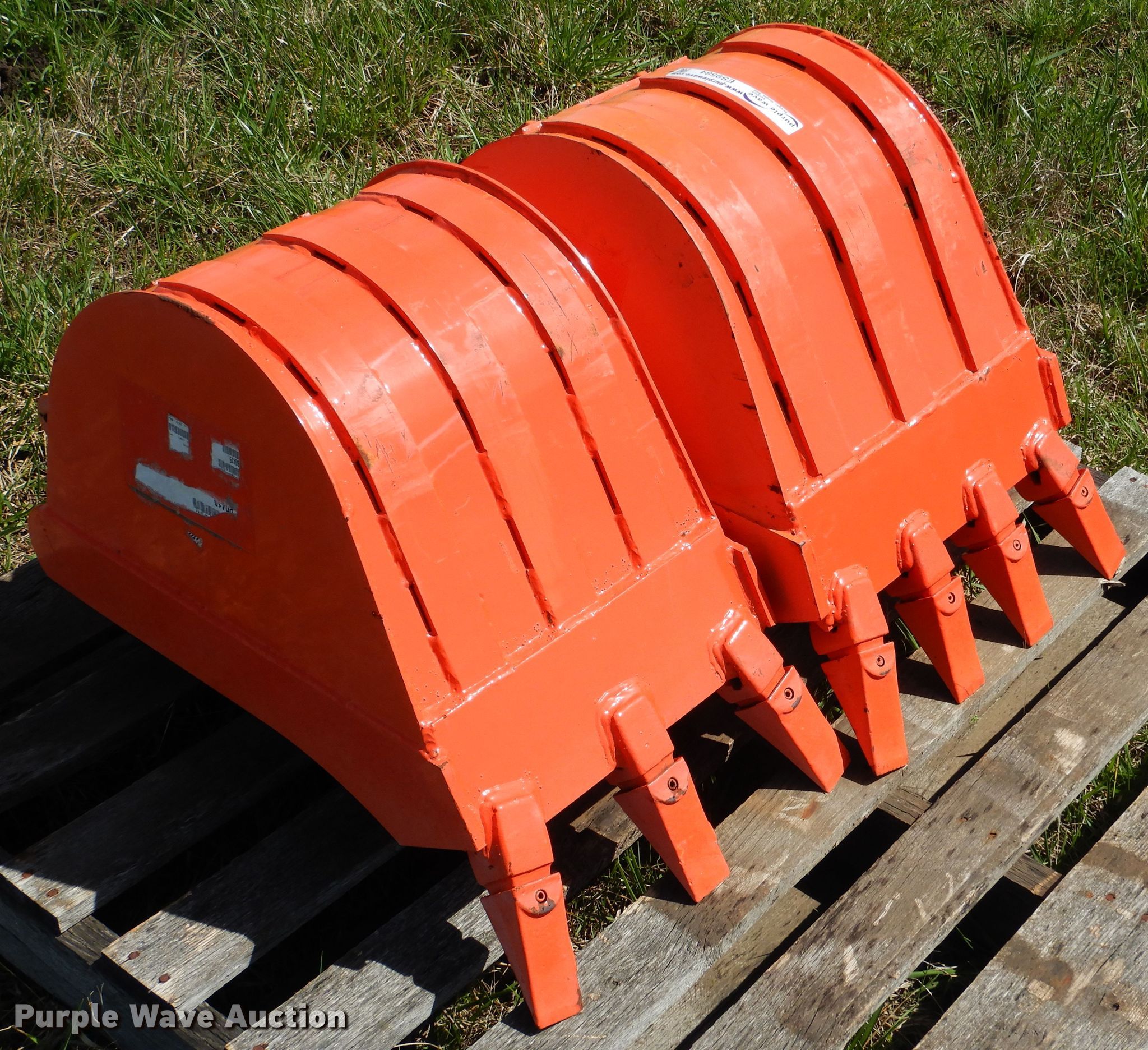 (2) Kubota backhoe buckets in Davis, OK Item ES9584 sold Purple Wave