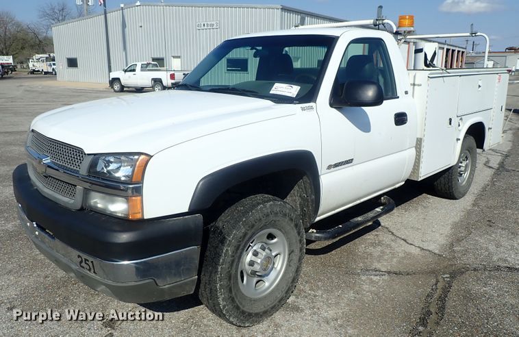 image for item DC3259 2003 Chevrolet Silverado 2500HD  utility bed pickup truck