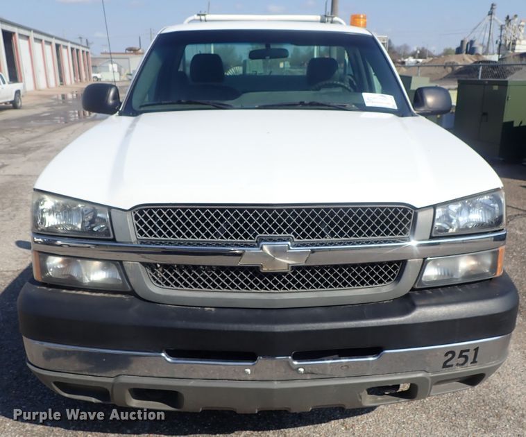 image for item DC3259 2003 Chevrolet Silverado 2500HD  utility bed pickup truck