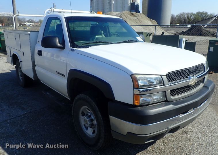 image for item DC3259 2003 Chevrolet Silverado 2500HD  utility bed pickup truck