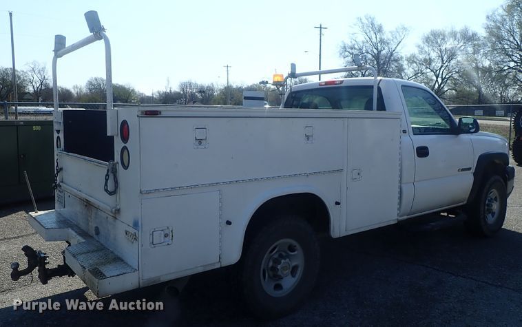 image for item DC3259 2003 Chevrolet Silverado 2500HD  utility bed pickup truck