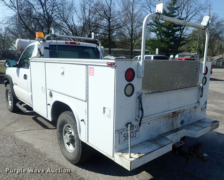 image for item DC3259 2003 Chevrolet Silverado 2500HD  utility bed pickup truck