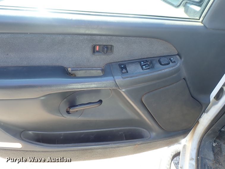 image for item DC3259 2003 Chevrolet Silverado 2500HD  utility bed pickup truck