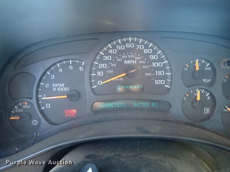 image for item DC3259 2003 Chevrolet Silverado 2500HD  utility bed pickup truck