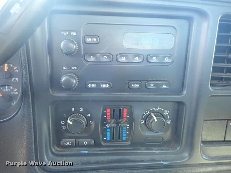 image for item DC3259 2003 Chevrolet Silverado 2500HD  utility bed pickup truck