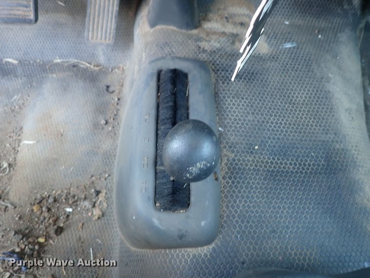 image for item DC3259 2003 Chevrolet Silverado 2500HD  utility bed pickup truck