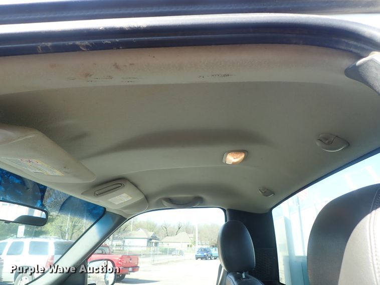 image for item DC3259 2003 Chevrolet Silverado 2500HD  utility bed pickup truck