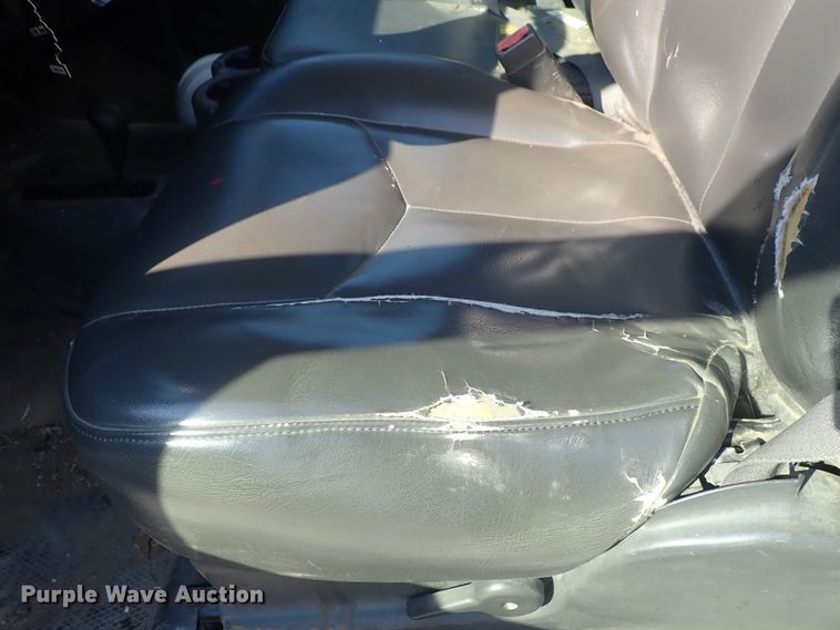 image for item DC3259 2003 Chevrolet Silverado 2500HD  utility bed pickup truck