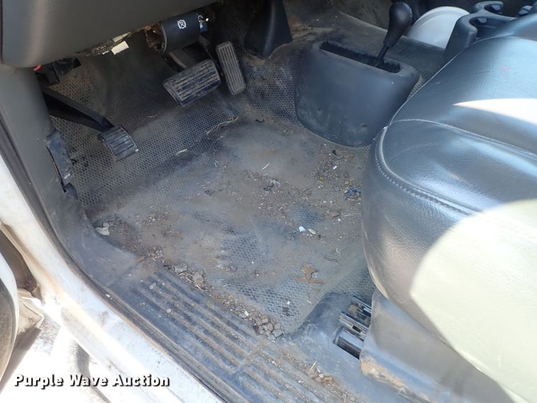 image for item DC3259 2003 Chevrolet Silverado 2500HD  utility bed pickup truck