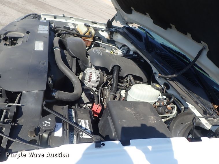 image for item DC3259 2003 Chevrolet Silverado 2500HD  utility bed pickup truck